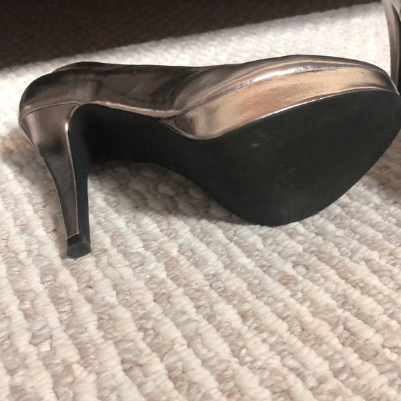 Silver Pump Heels size 6 - Picture 5 of 6
